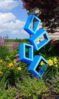 Sanseviero Large 4 blue boxes illusion sculpture in garden.jpg (2190241 bytes)
